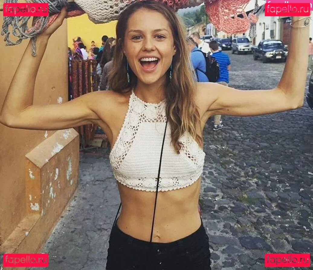 Isabelle Cornish Onlyfans Photo Gallery 