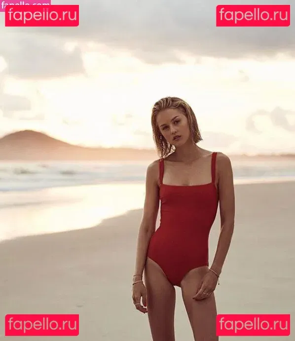 Isabelle Cornish Onlyfans Photo Gallery 