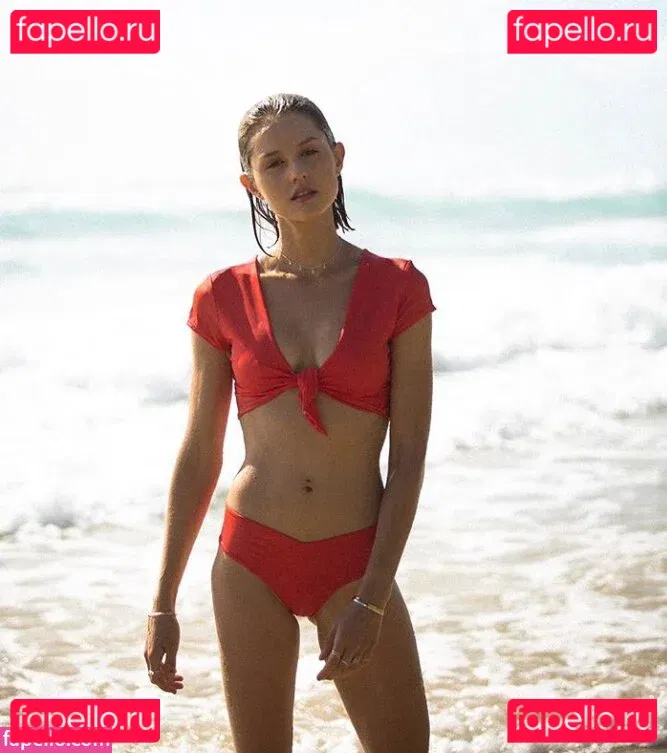 Isabelle Cornish Onlyfans Photo Gallery 