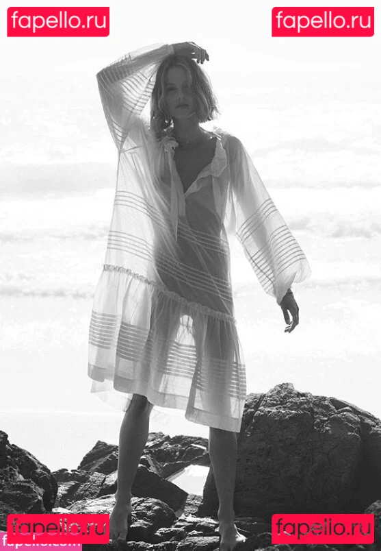 Isabelle Cornish Onlyfans Photo Gallery 