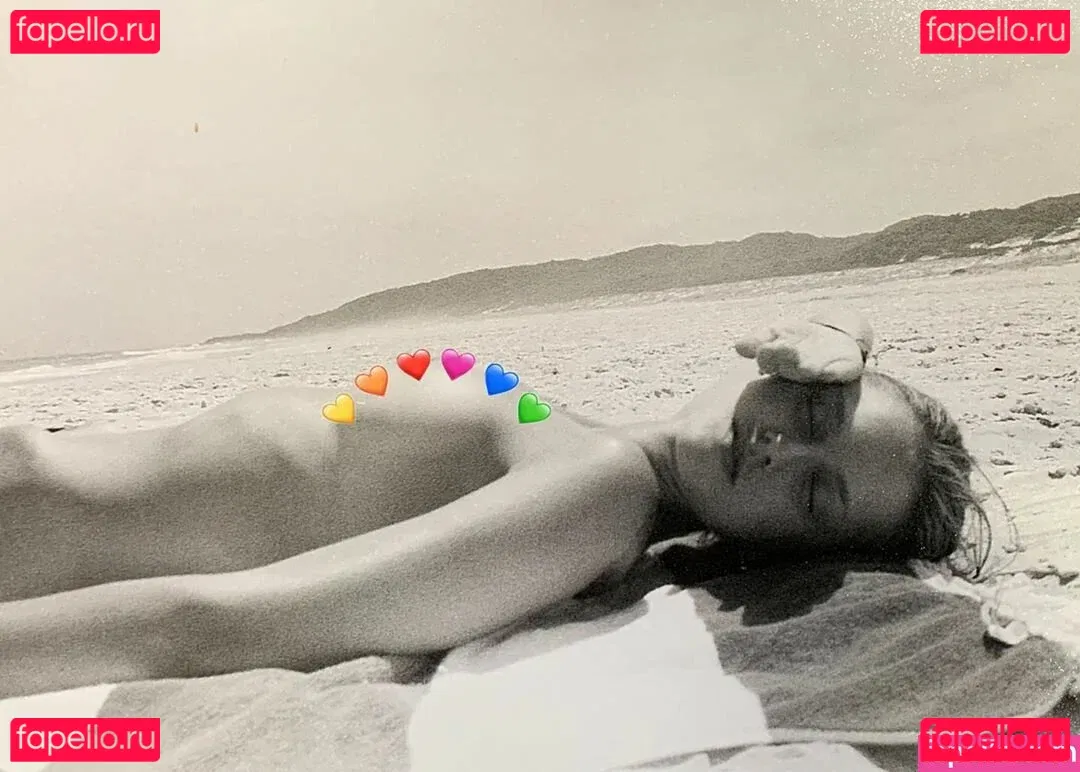 Isabelle Cornish Onlyfans Photo Gallery 