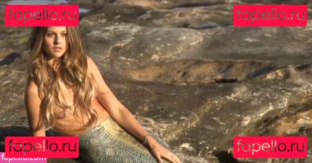 Isabelle Cornish Onlyfans Photo Gallery 