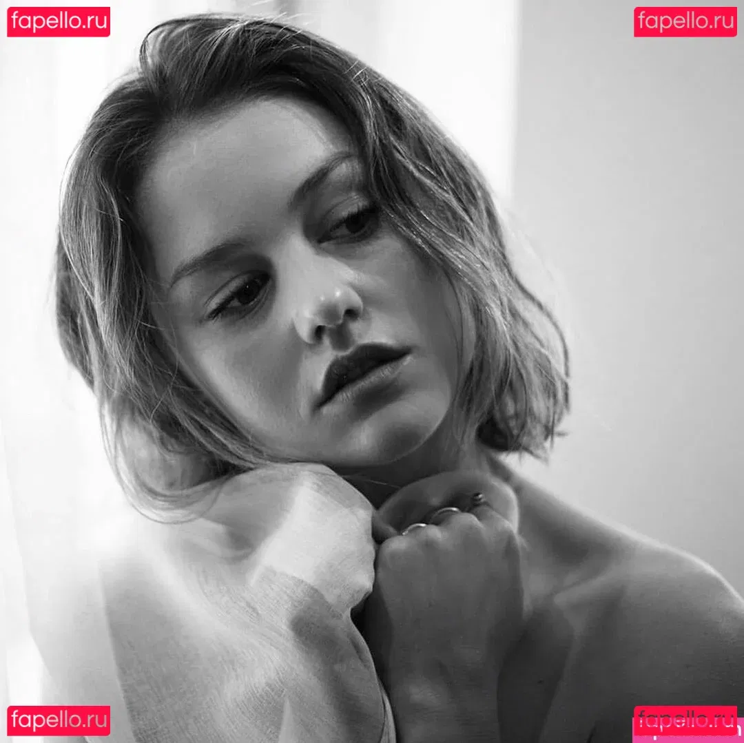 Isabelle Cornish Onlyfans Photo Gallery 