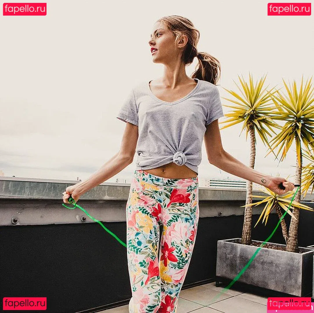 Isabelle Cornish Onlyfans Photo Gallery 