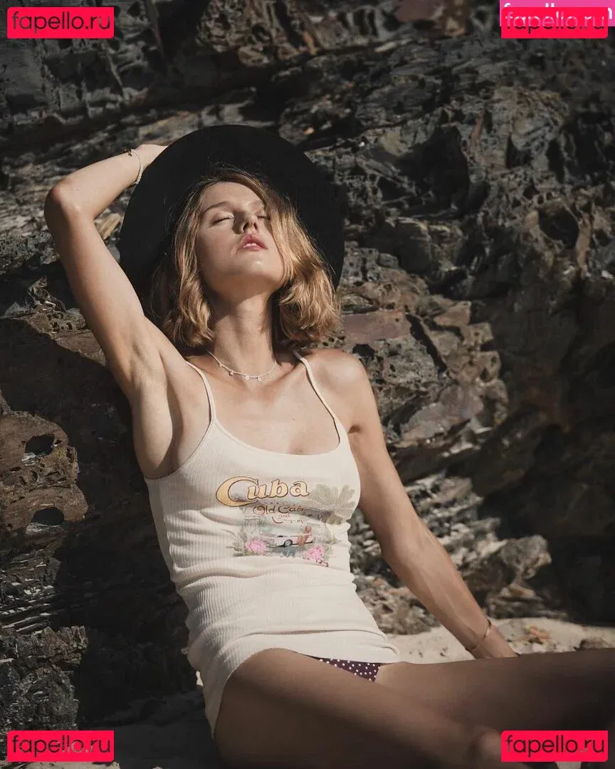 Isabelle Cornish Onlyfans Photo Gallery 