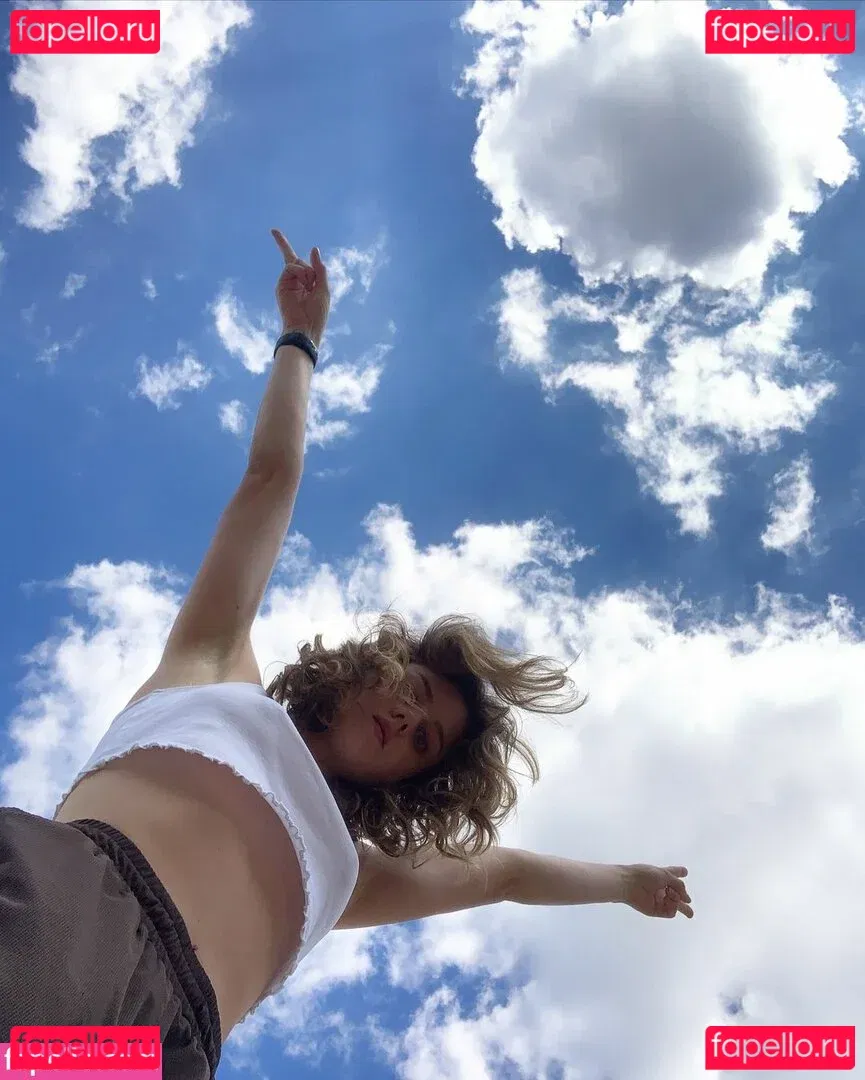 Isabelle Cornish Onlyfans Photo Gallery 