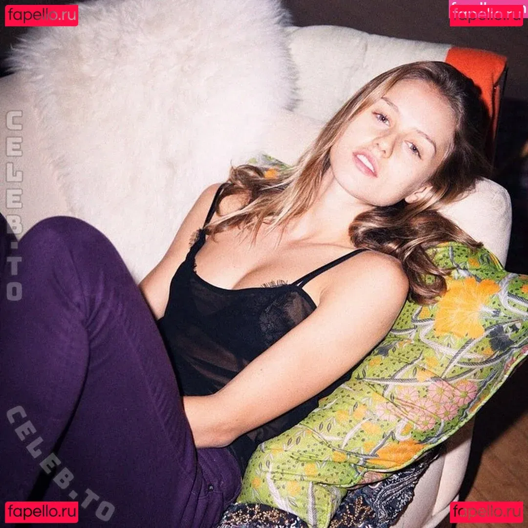 Isabelle Cornish Onlyfans Photo Gallery 