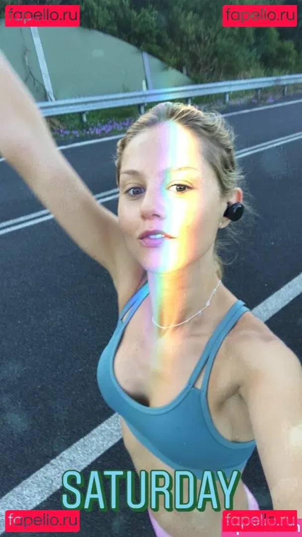 Isabelle Cornish Onlyfans Photo Gallery 