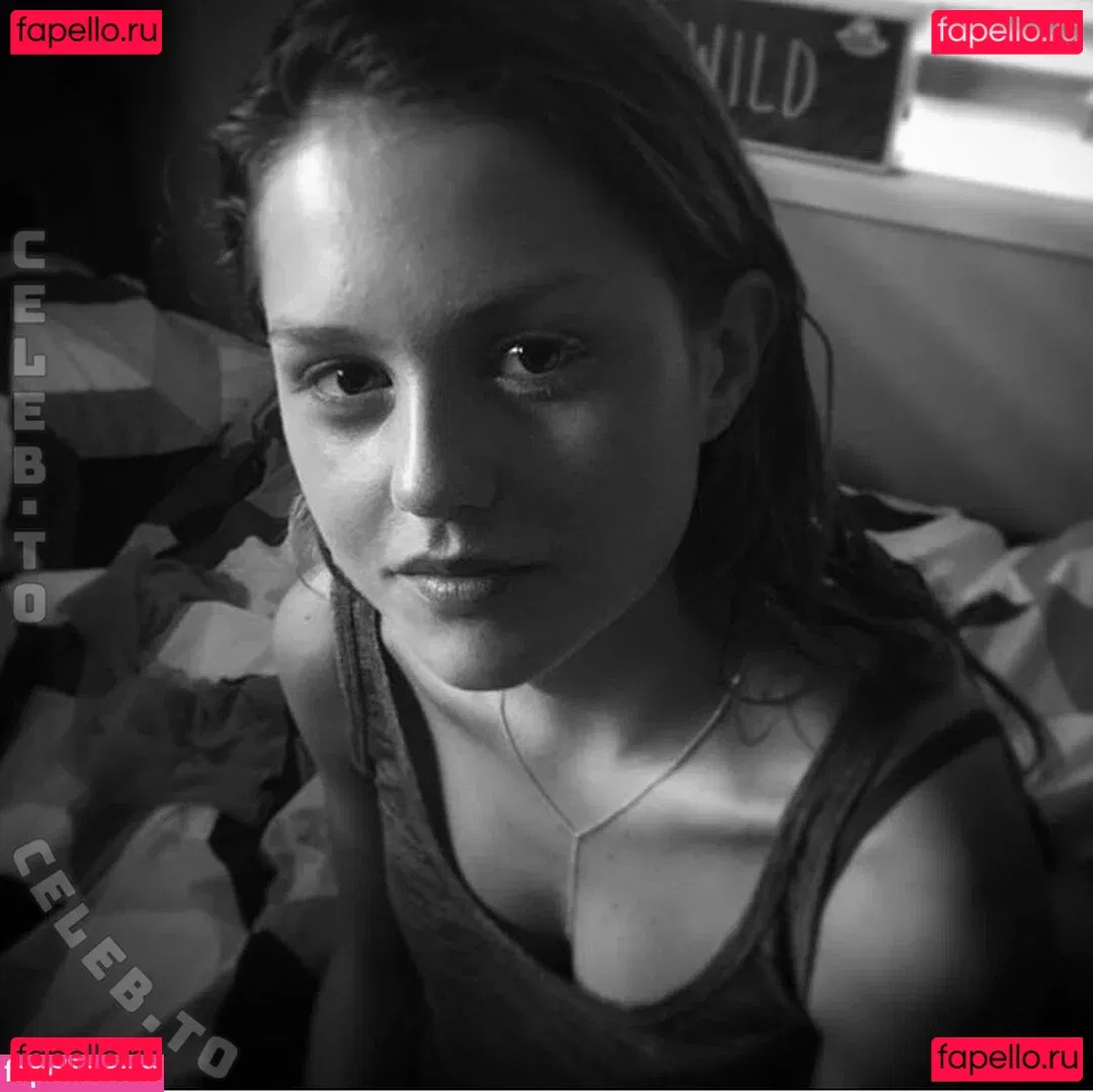 Isabelle Cornish Onlyfans Photo Gallery 