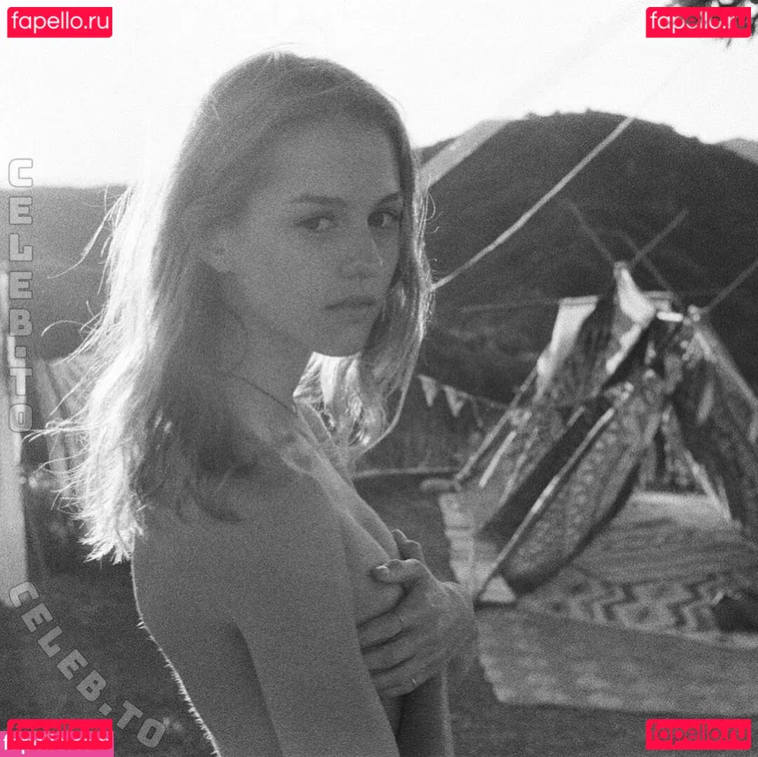 Isabelle Cornish Onlyfans Photo Gallery 