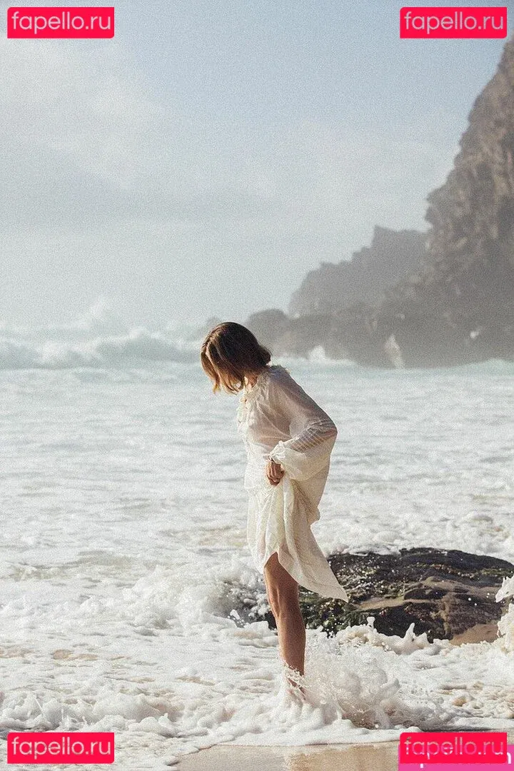 Isabelle Cornish Onlyfans Photo Gallery 