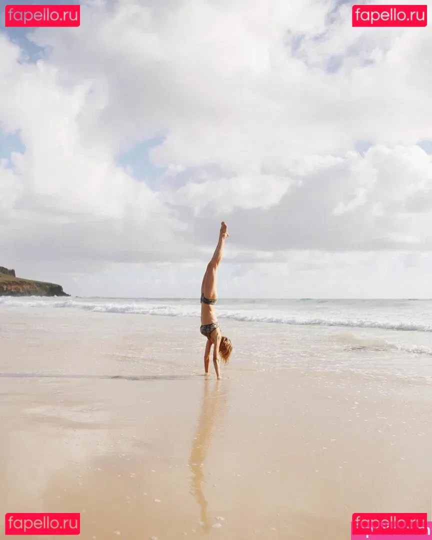 Isabelle Cornish Onlyfans Photo Gallery 