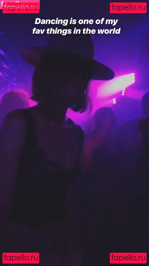 Isabelle Cornish Onlyfans Photo Gallery 