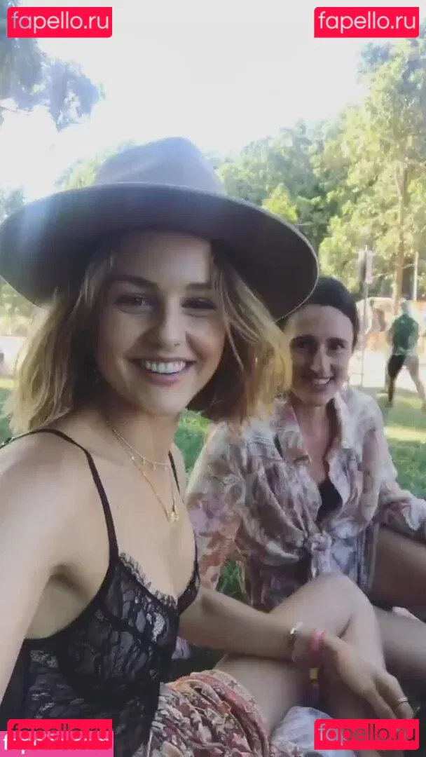 Isabelle Cornish Onlyfans Photo Gallery 