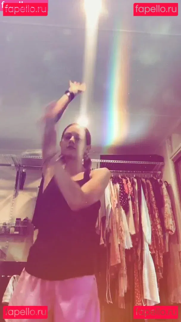 Isabelle Cornish Onlyfans Photo Gallery 