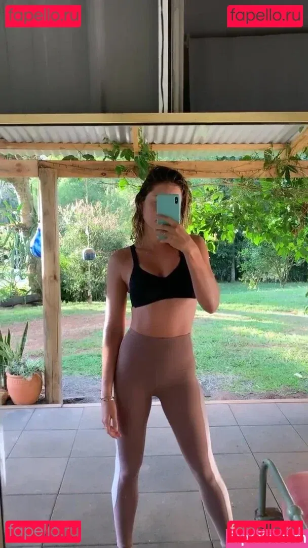 Isabelle Cornish Onlyfans Photo Gallery 