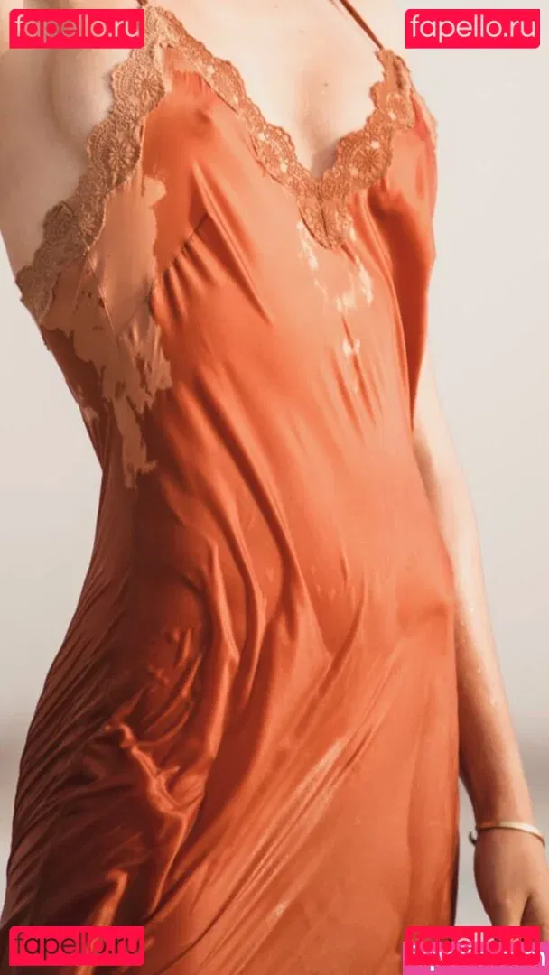 Isabelle Cornish Onlyfans Photo Gallery 