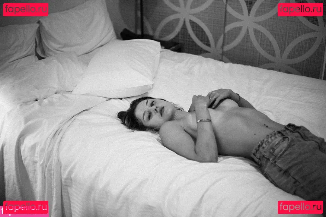 Isabelle Cornish Onlyfans Photo Gallery 