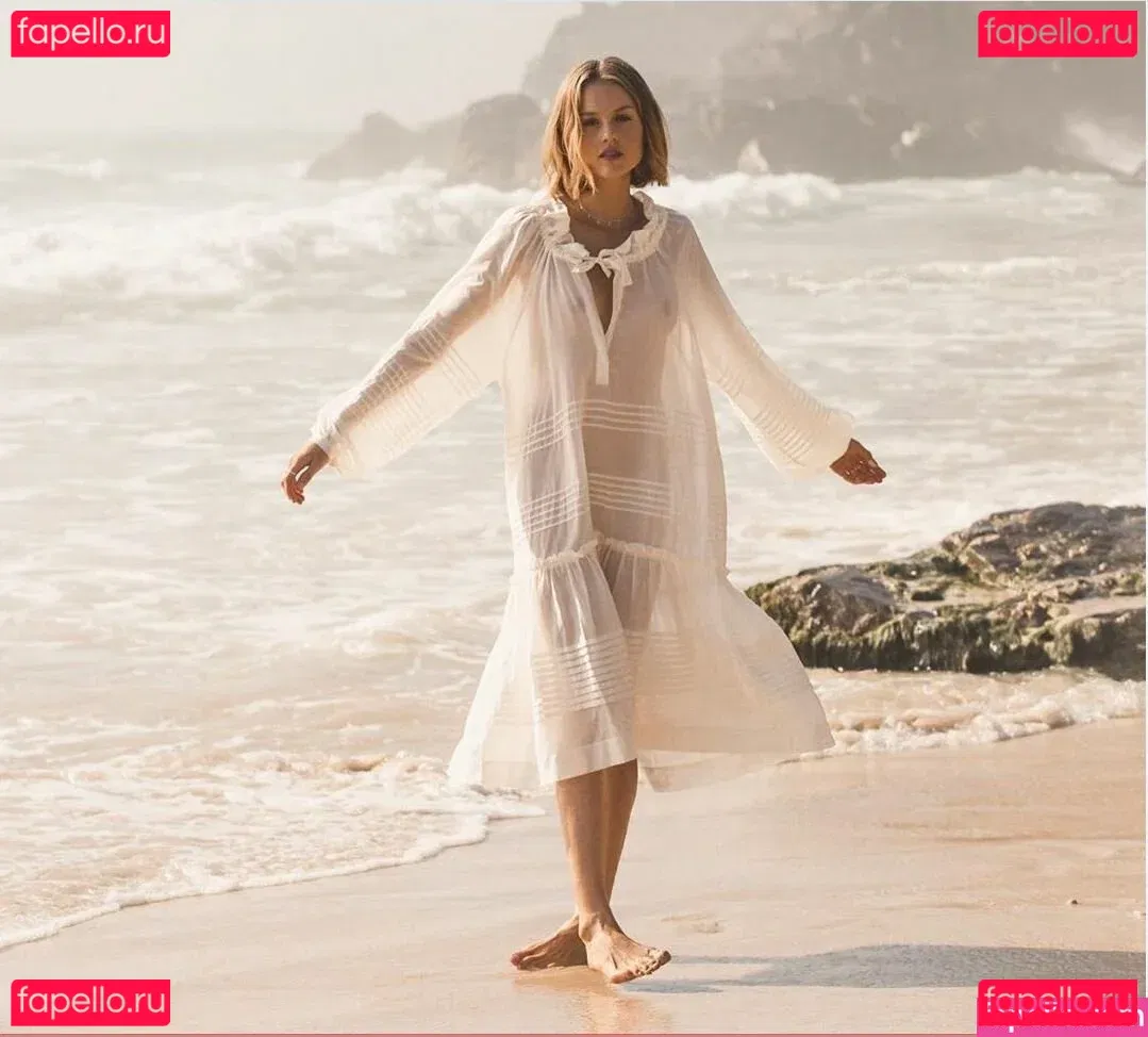 Isabelle Cornish Onlyfans Photo Gallery 