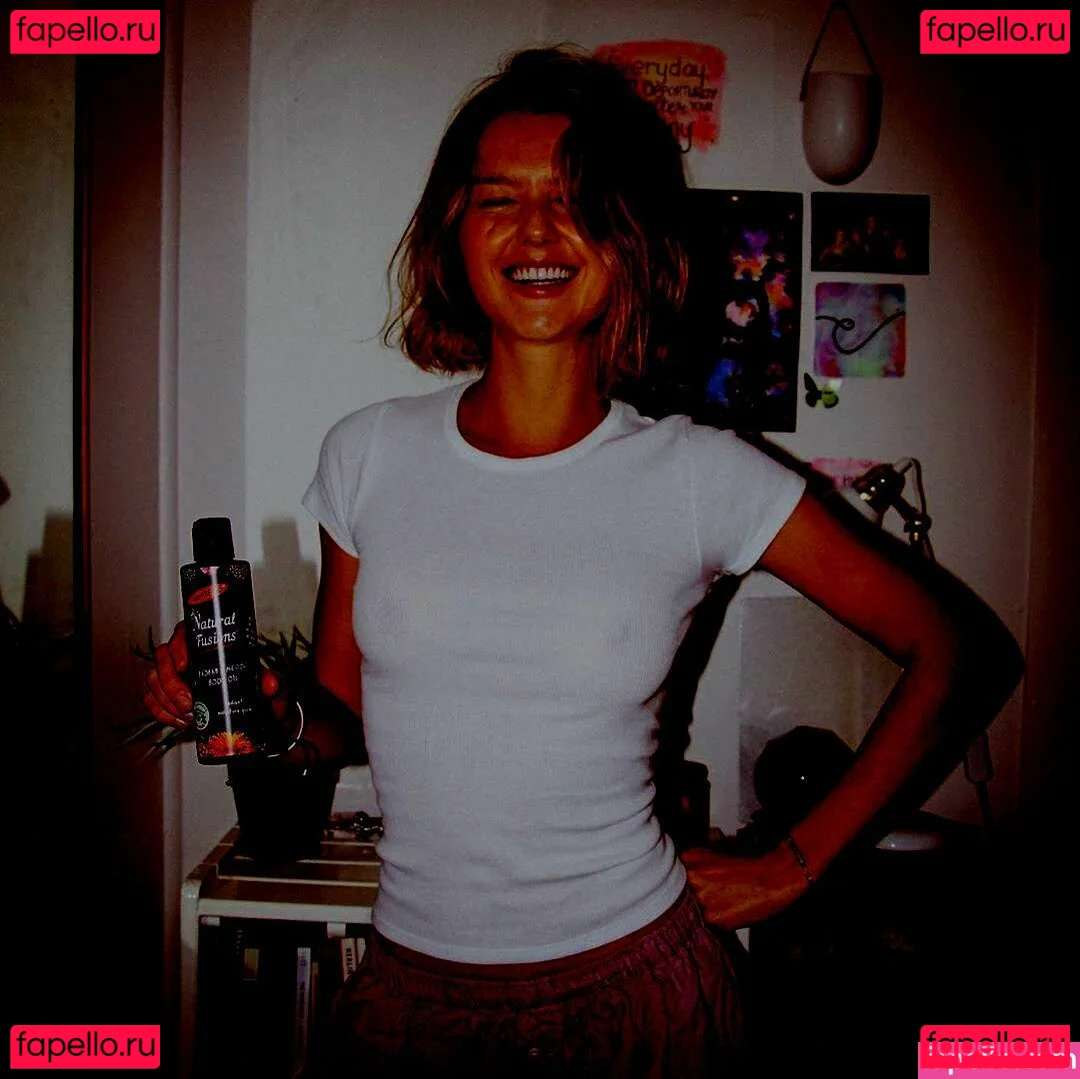 Isabelle Cornish Onlyfans Photo Gallery 