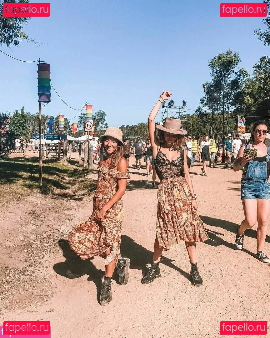 Isabelle Cornish Onlyfans Photo Gallery 