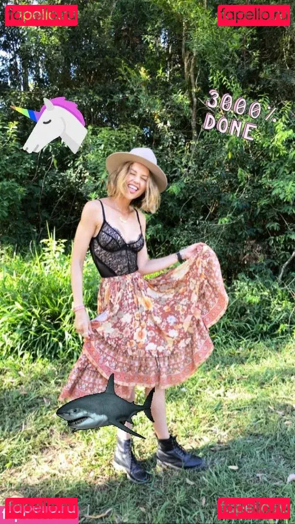 Isabelle Cornish Onlyfans Photo Gallery 