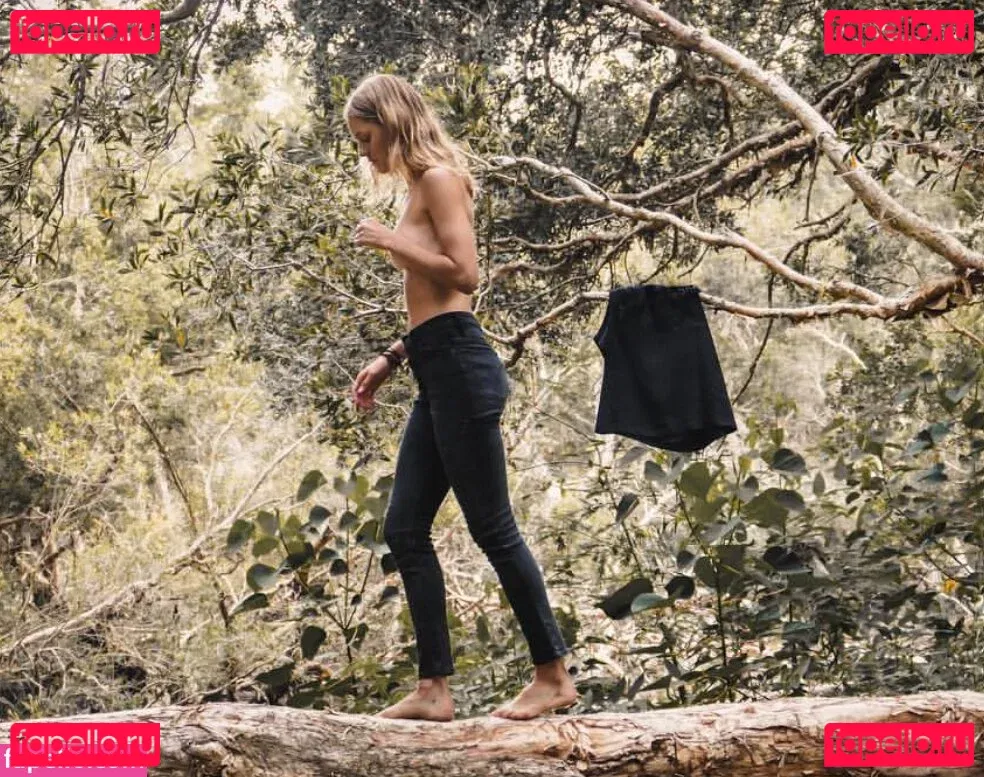 Isabelle Cornish Onlyfans Photo Gallery 