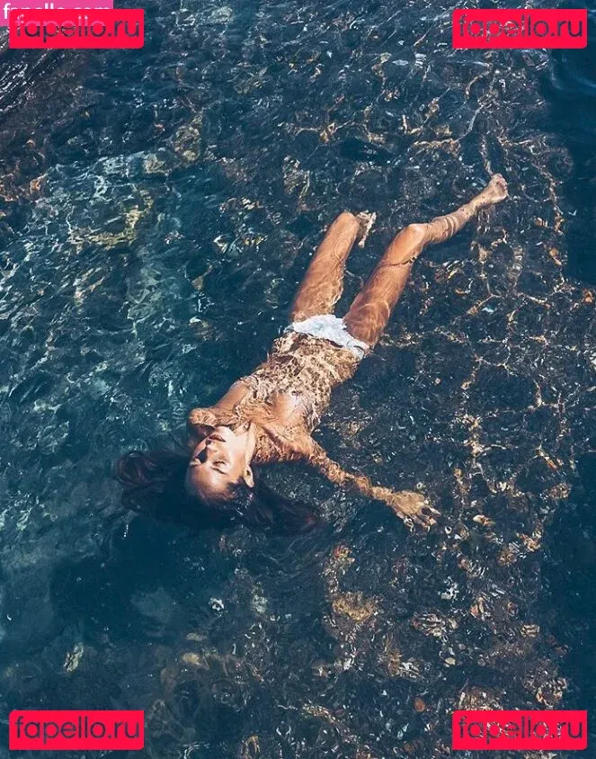 Isabelle Cornish Onlyfans Photo Gallery 