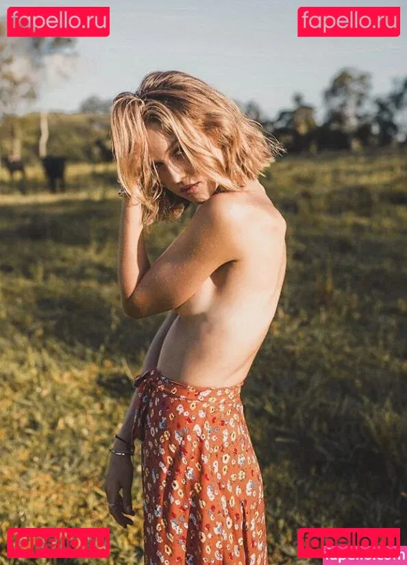 Isabelle Cornish Onlyfans Photo Gallery 