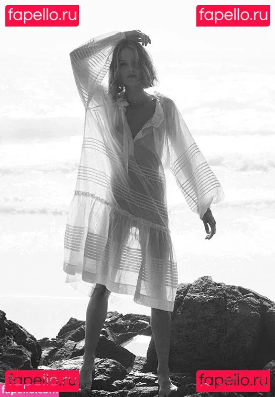 Isabelle Cornish Onlyfans Photo Gallery 