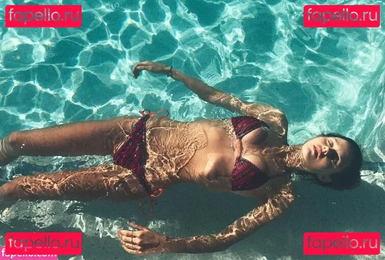 Isabelle Cornish Onlyfans Photo Gallery 