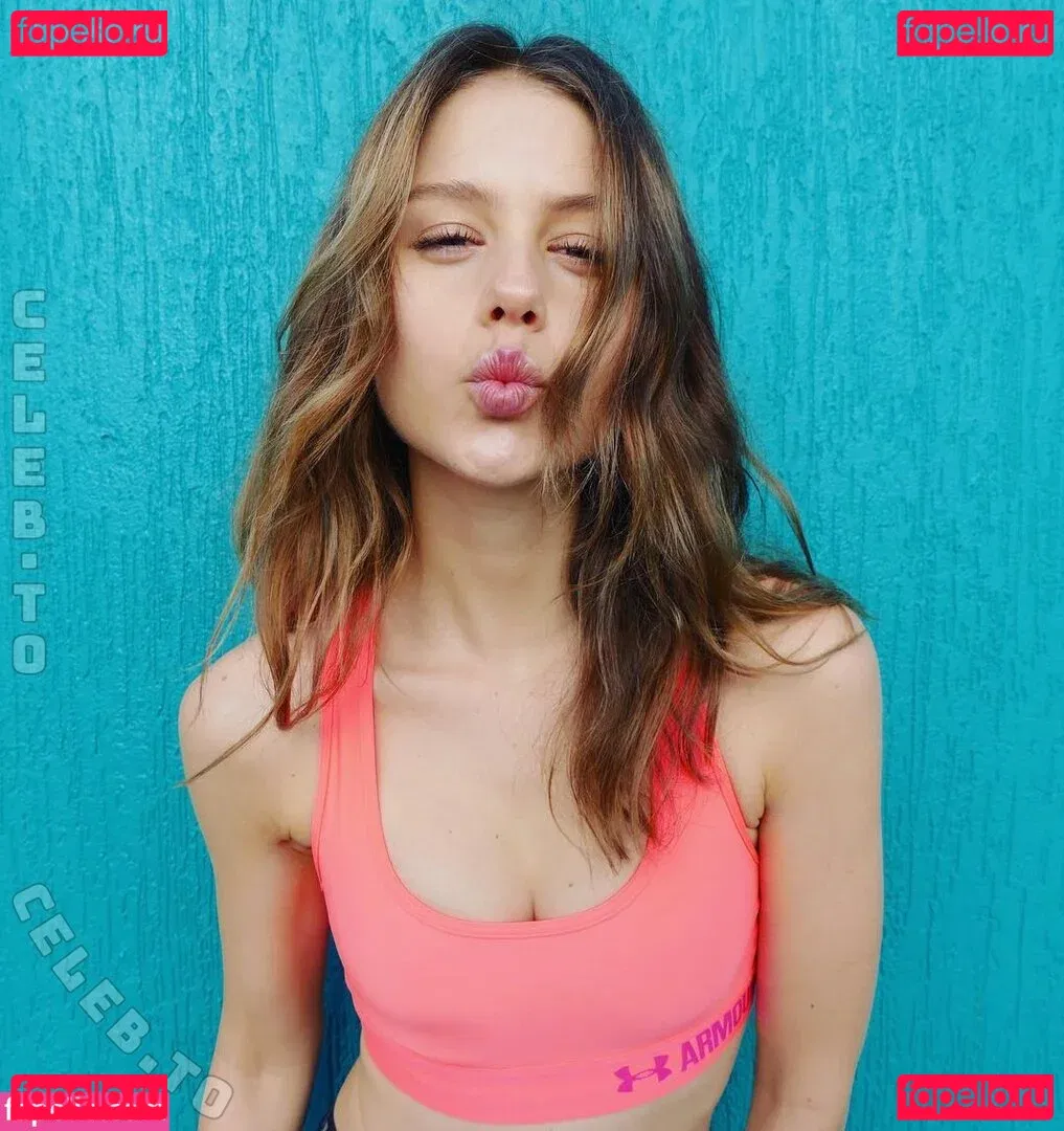 Isabelle Cornish Onlyfans Photo Gallery 