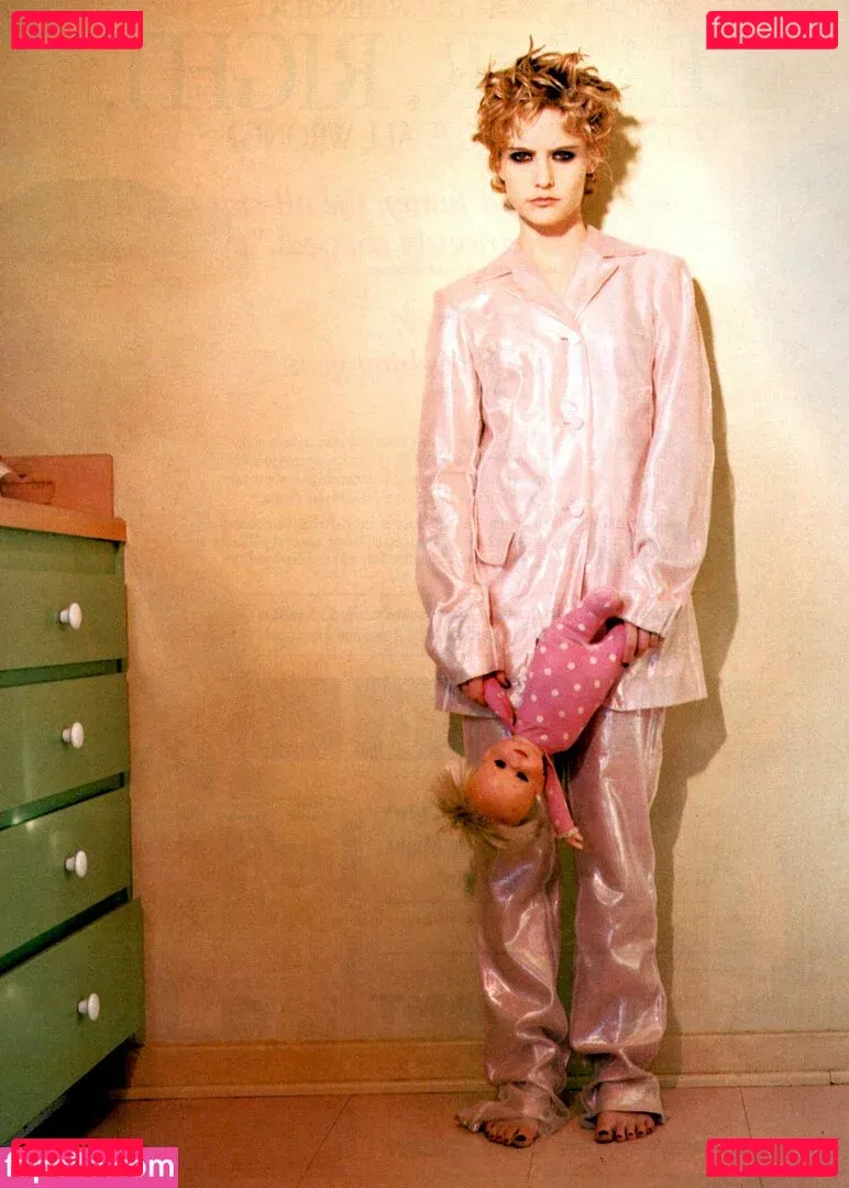 Jennifer Jason Leigh Onlyfans Photo Gallery 