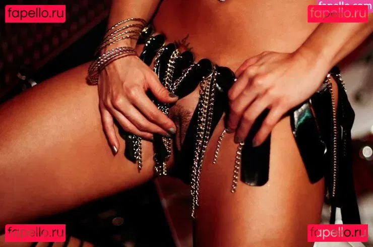 Rossane Bom Onlyfans Photo Gallery 