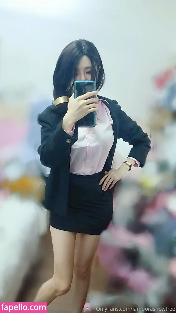 iamdorasnowfree Onlyfans Photo Gallery 