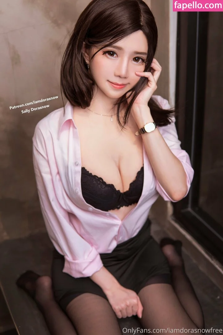 iamdorasnowfree Onlyfans Photo Gallery 