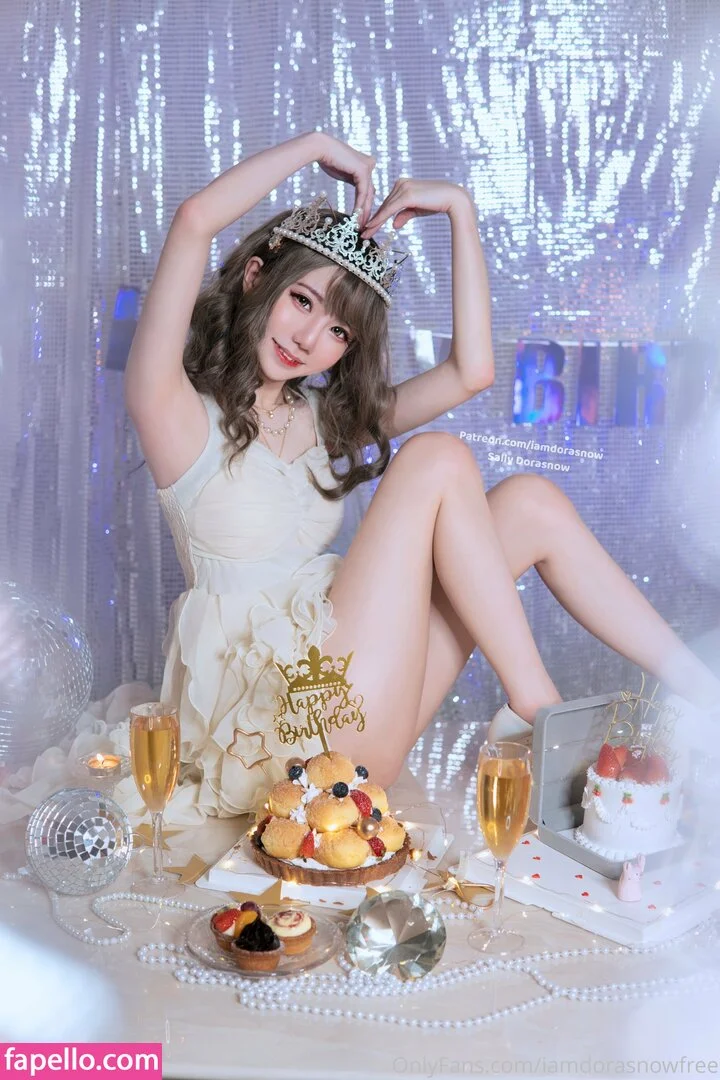 iamdorasnowfree Onlyfans Photo Gallery 