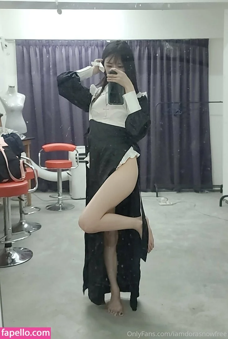 iamdorasnowfree Onlyfans Photo Gallery 