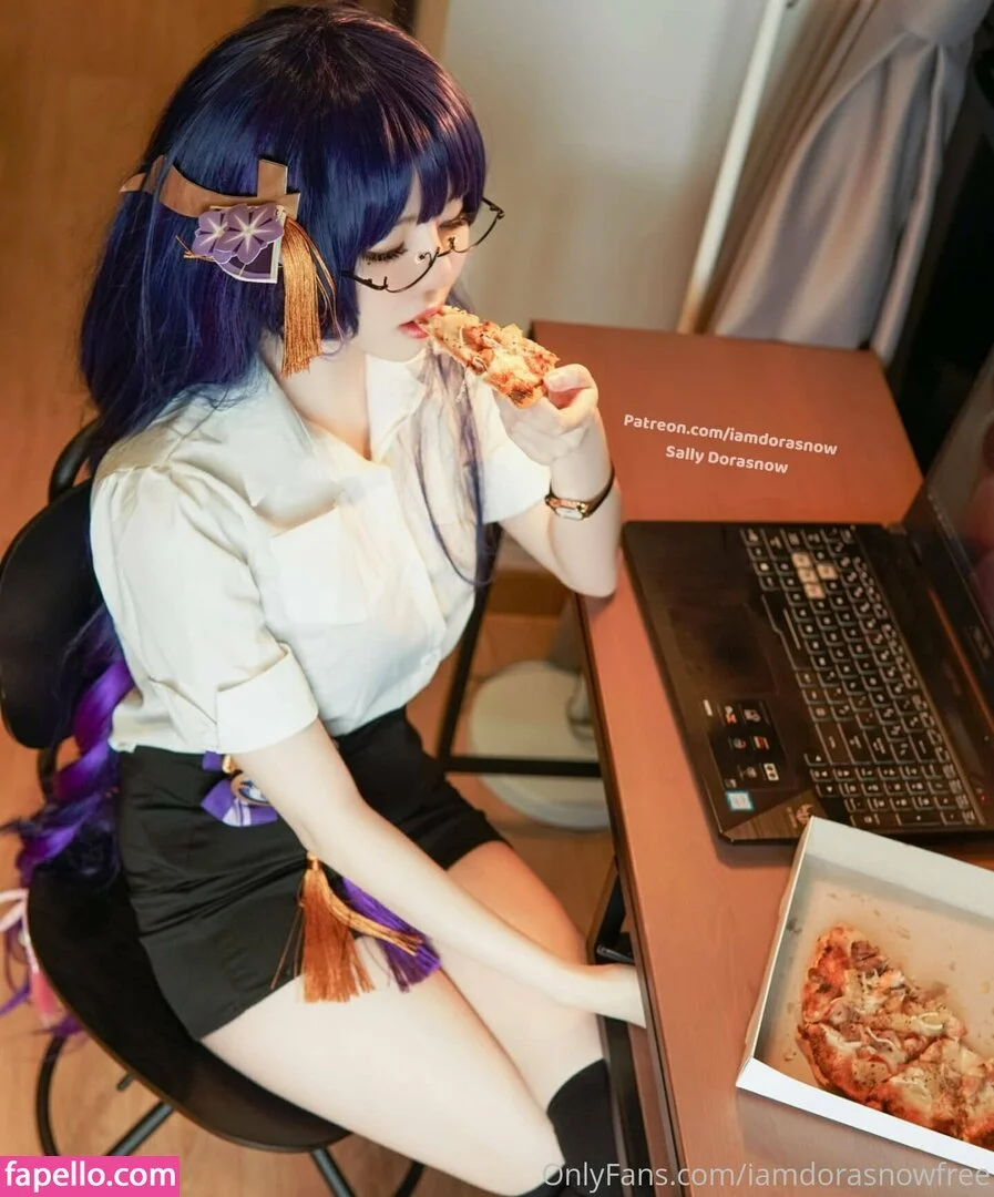 iamdorasnowfree Onlyfans Photo Gallery 