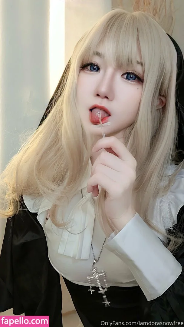 iamdorasnowfree Onlyfans Photo Gallery 