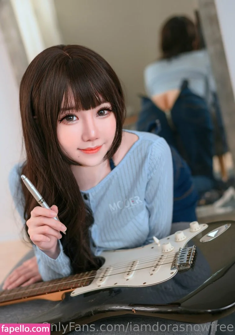 iamdorasnowfree Onlyfans Photo Gallery 