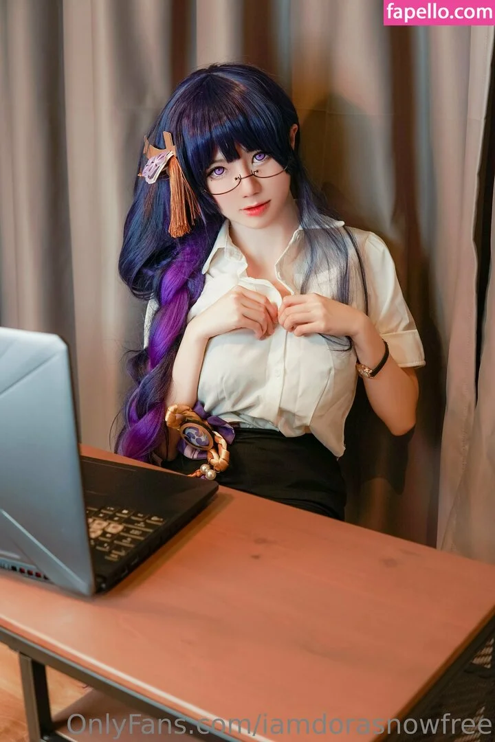 iamdorasnowfree Onlyfans Photo Gallery 