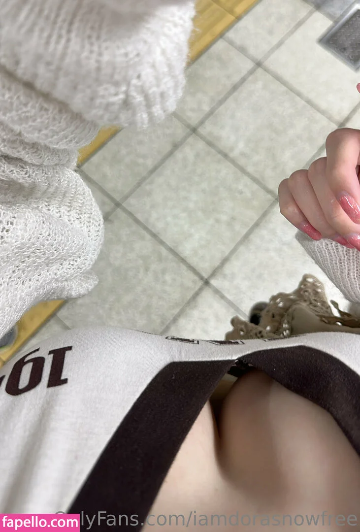 iamdorasnowfree Onlyfans Photo Gallery 