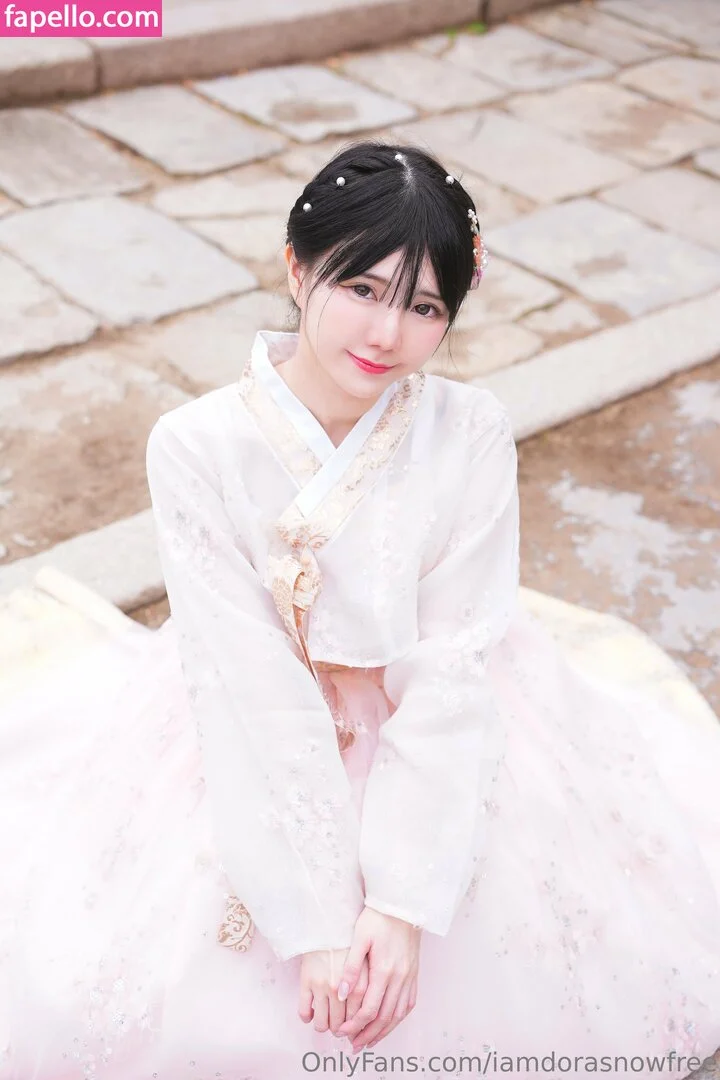 iamdorasnowfree Onlyfans Photo Gallery 