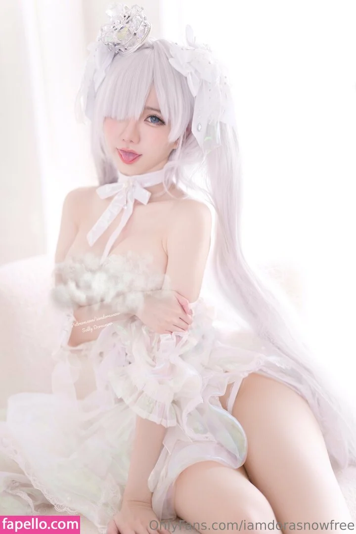 iamdorasnowfree Onlyfans Photo Gallery 