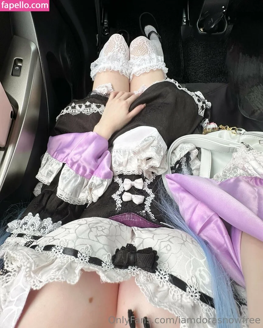 iamdorasnowfree Onlyfans Photo Gallery 