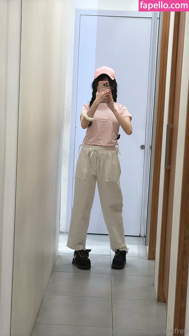 iamdorasnowfree Onlyfans Photo Gallery 