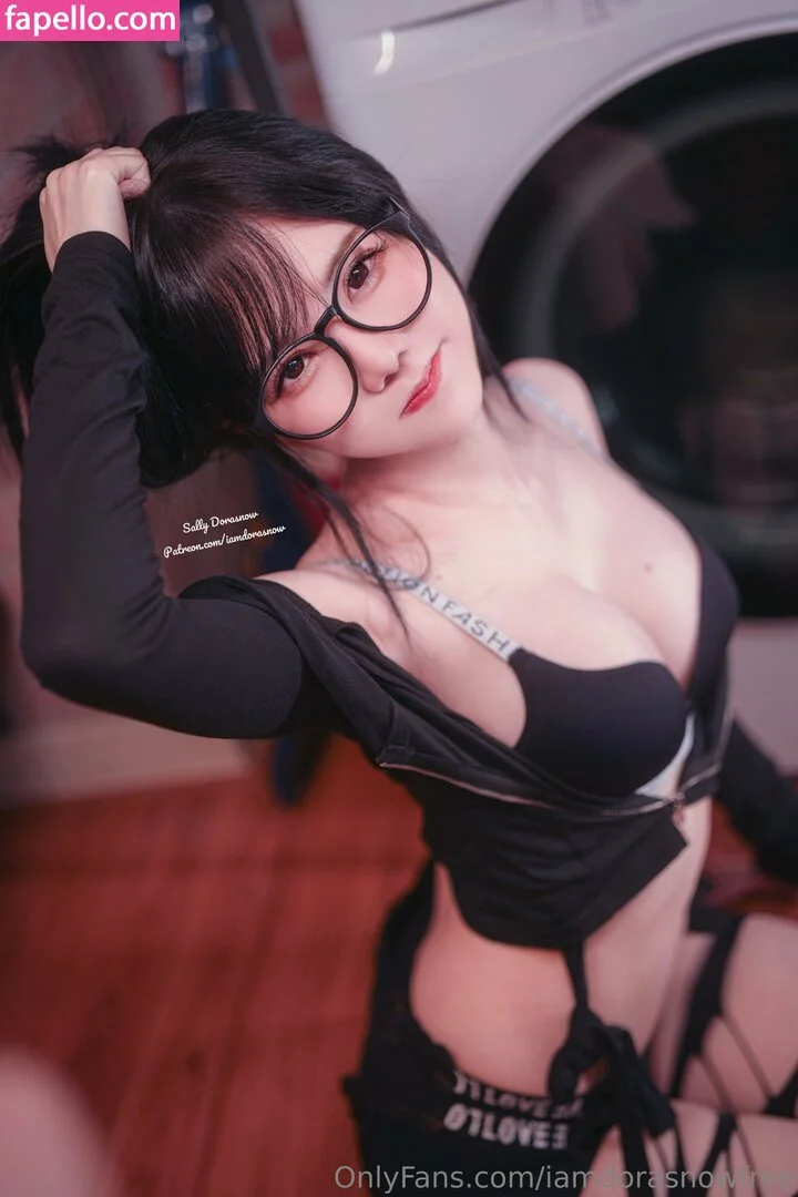 iamdorasnowfree Onlyfans Photo Gallery 