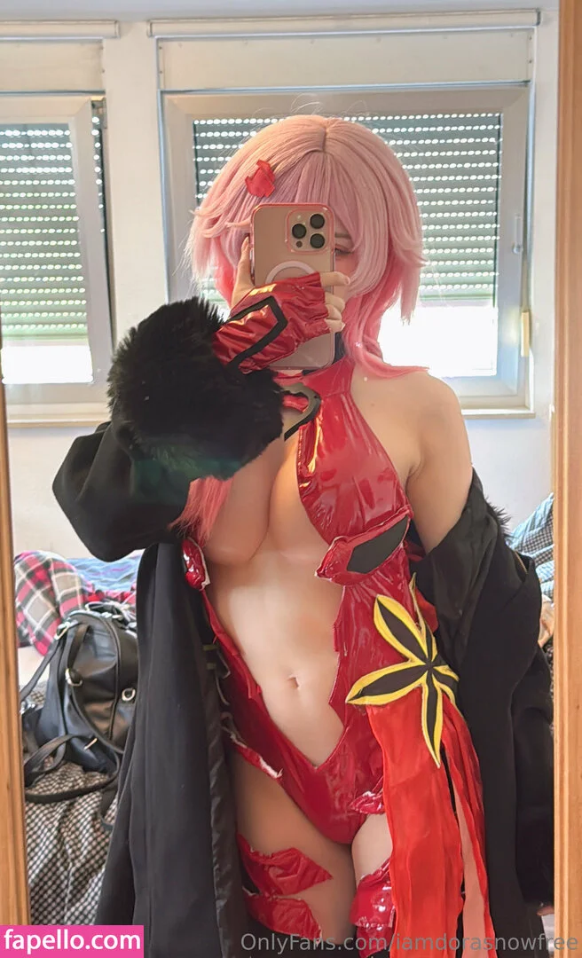 iamdorasnowfree Onlyfans Photo Gallery 