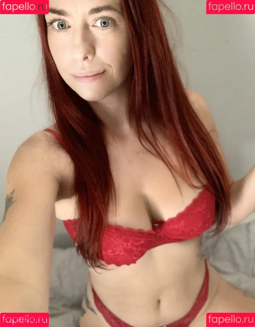 hellomissred Onlyfans Photo Gallery 